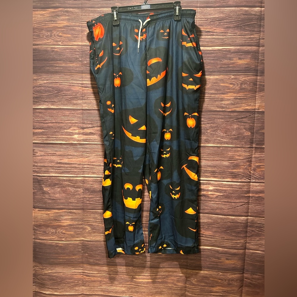 NWOT  Men’s Halloween Lounge Pants